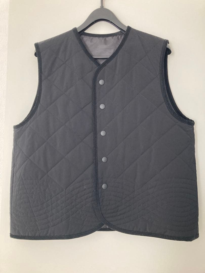 北欧暮らしの道具店　キルティングベスト よしいちひろさんコラボ　ブラック