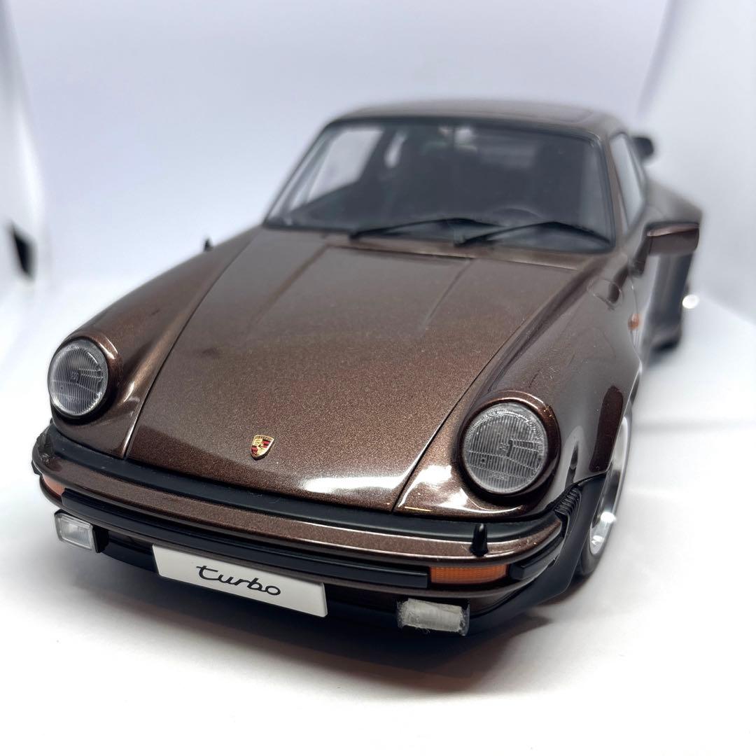 オートアート　ポルシェ911 ターボ 930 AUTOart 1/18 ブラウン