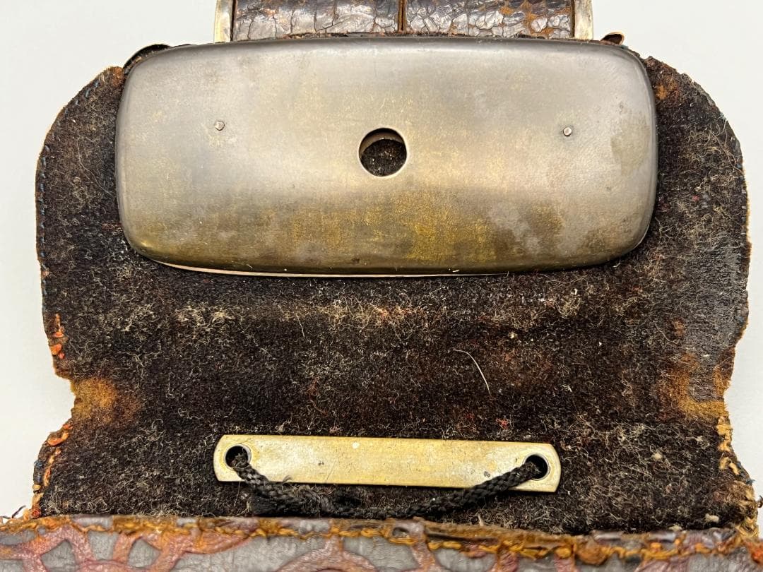 希少　早道　薬入　龍虎武士図　金銀象嵌　手彫　大金具　煙草　墨入れ　江戸明治期