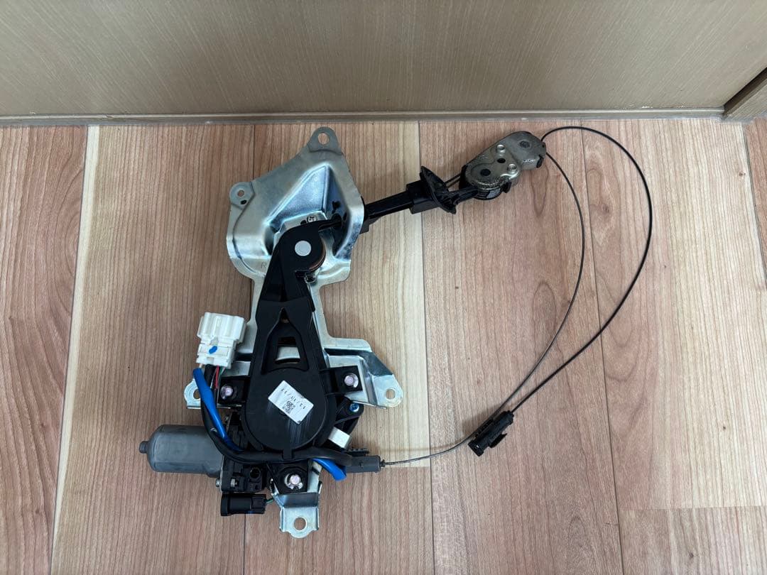 ホンダ　JF2 N-BOX 右スライドモーター