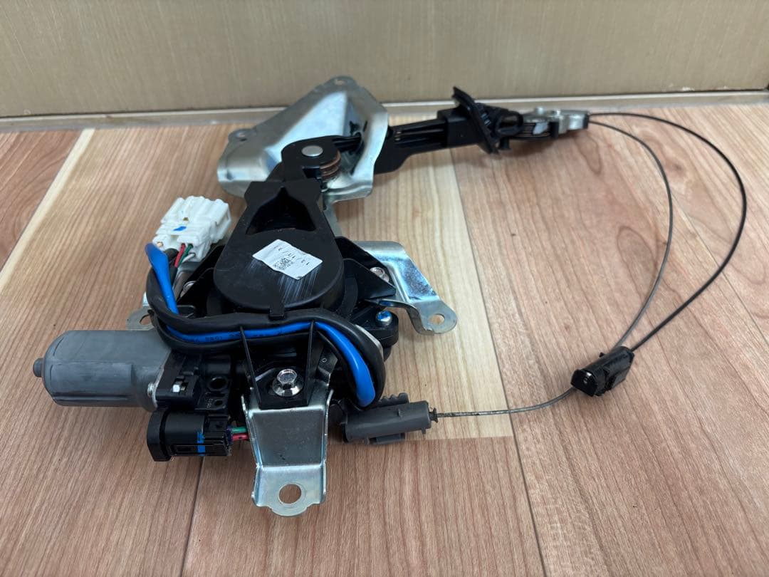 ホンダ　JF2 N-BOX 右スライドモーター