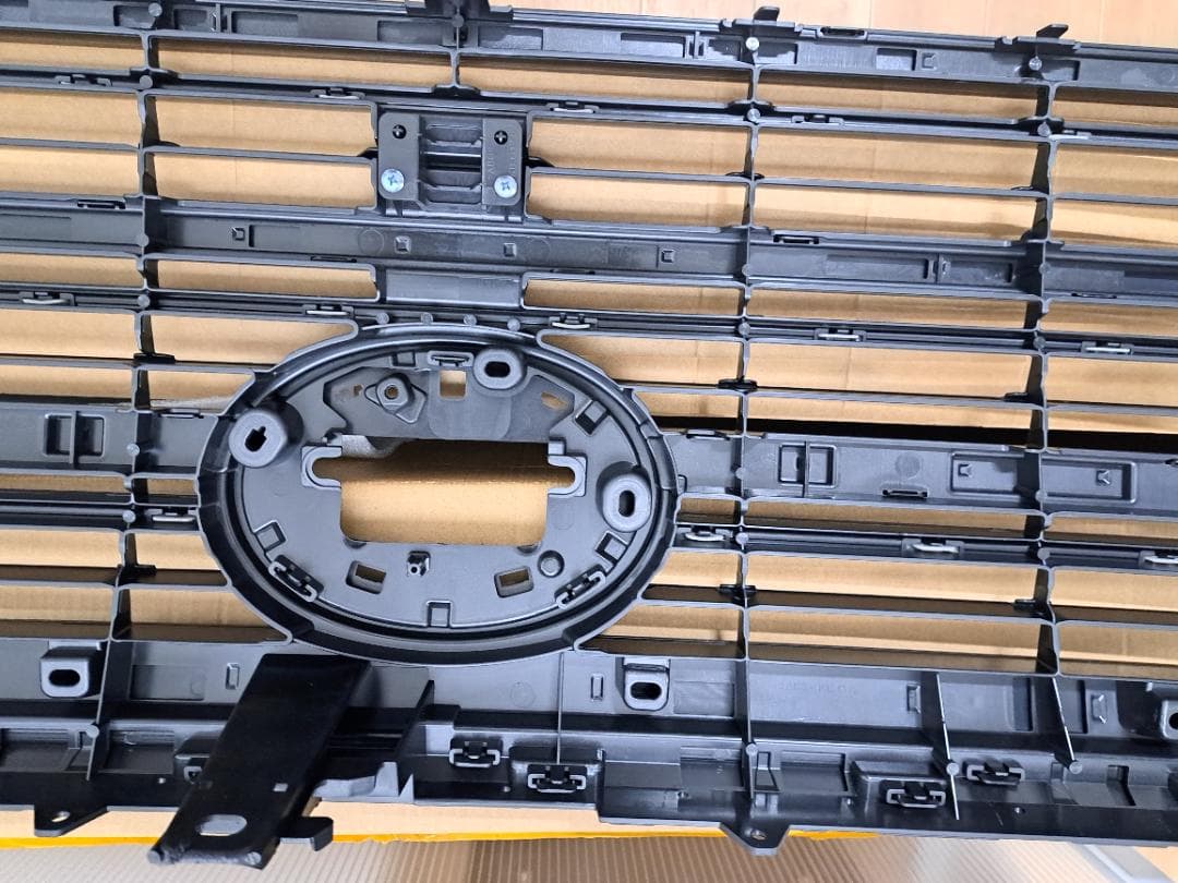 ランドクルーザー 300 ランクル フロントグリル LC300 (ブラック)