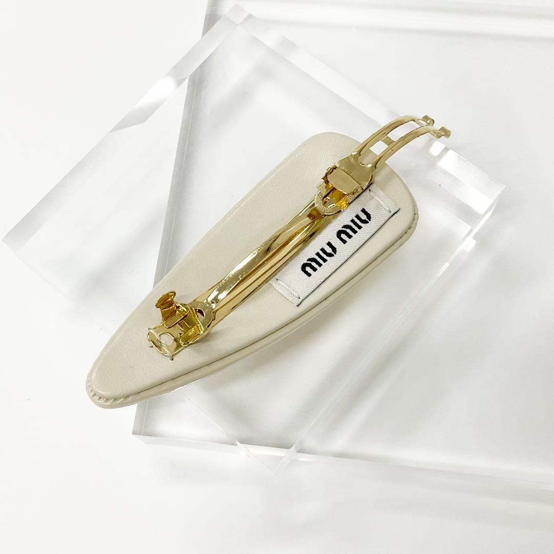 ミュウミュウ パテントレザー ヘアクリップ ヘアアクセサリー バレッタ