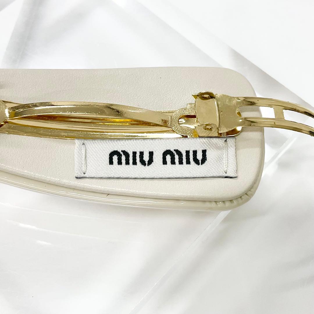 ミュウミュウ パテントレザー ヘアクリップ ヘアアクセサリー バレッタ