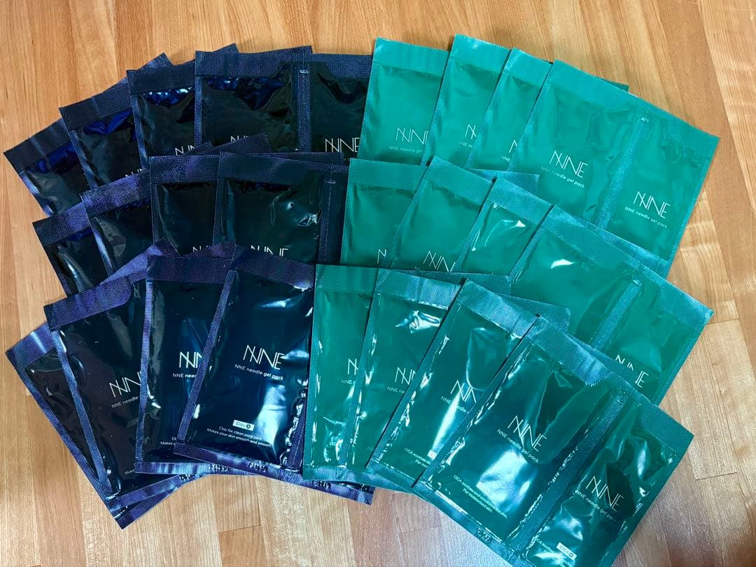 りんりん NNNEの炭酸ジェルパックセット　黒12枚　緑12枚