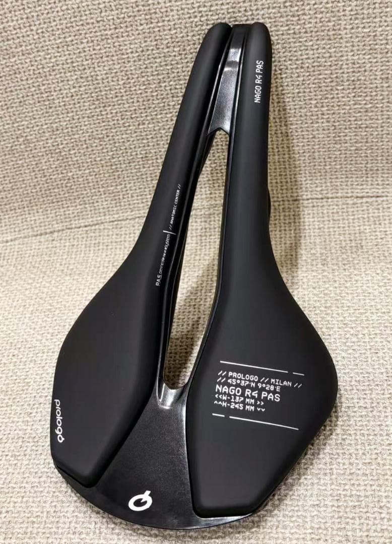 Prologo NAGO R4 PAS サドル