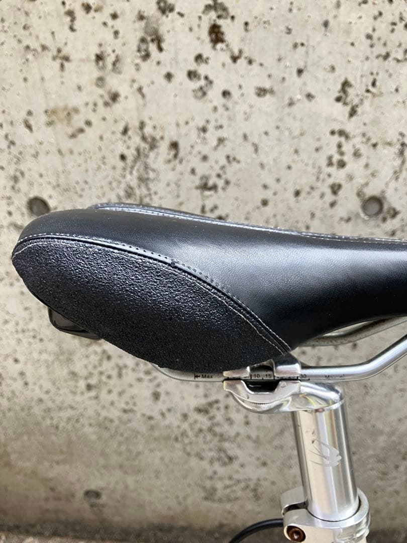 ARAYAツバメ自転車ライトベージュ色 シティサイクル 空気入れ(配送別)