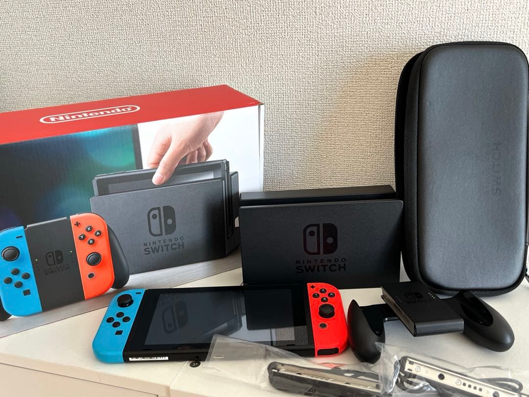 Nintendo Switch 青/赤 本体　箱あり美品 充電器、専用ケース付