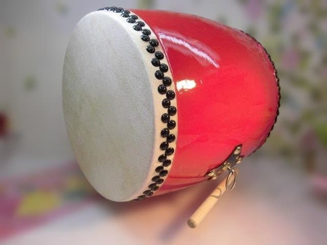 新品未使用(送料無料)26.980円　エイサー大太鼓36cm*40cmバチ付き