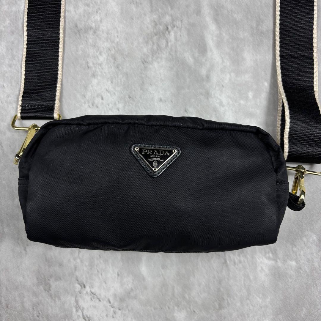 PRADA ポーチ ショルダーバッグ 三角プレート 斜め掛け 黒
