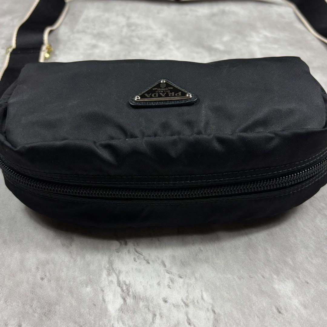PRADA ポーチ ショルダーバッグ 三角プレート 斜め掛け 黒
