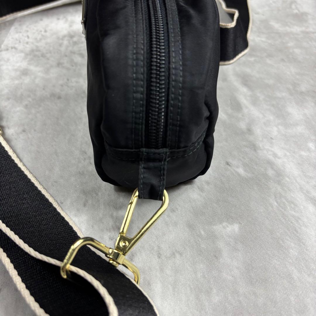 PRADA ポーチ ショルダーバッグ 三角プレート 斜め掛け 黒