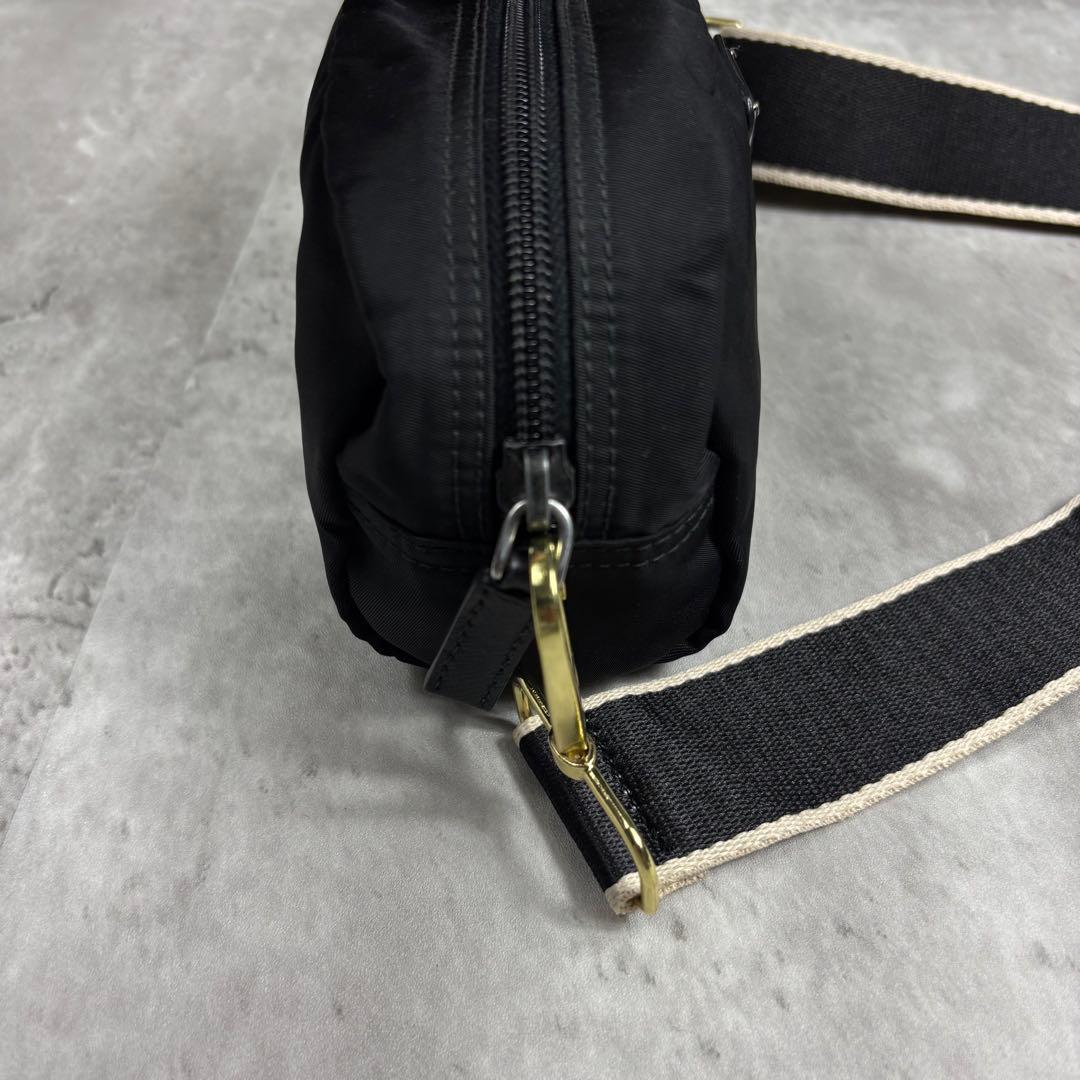 PRADA ポーチ ショルダーバッグ 三角プレート 斜め掛け 黒