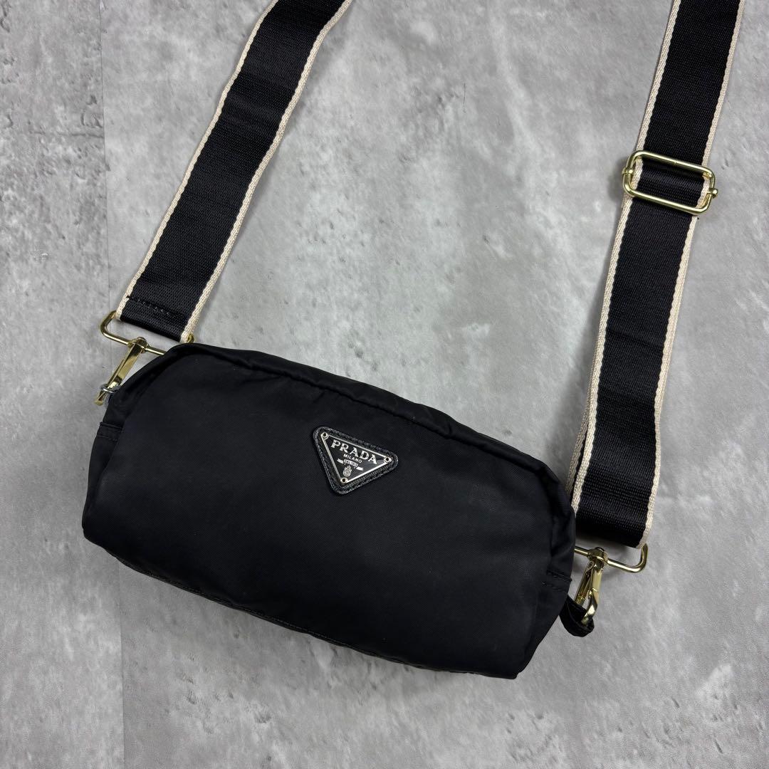PRADA ポーチ ショルダーバッグ 三角プレート 斜め掛け 黒