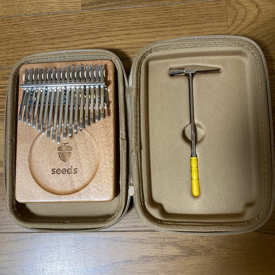 seeds カリンバ 本体と専用ケースと調律用ハンマー付き　17音 暖かい音色