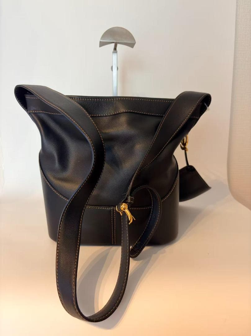 極美品Loewe ロエベ アントン レザー ブラック ショルダーバッグ