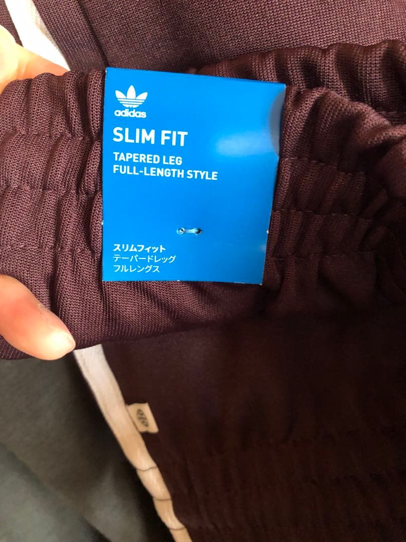 アディダス　ジャージ　パンツ　シャドーマルーン色