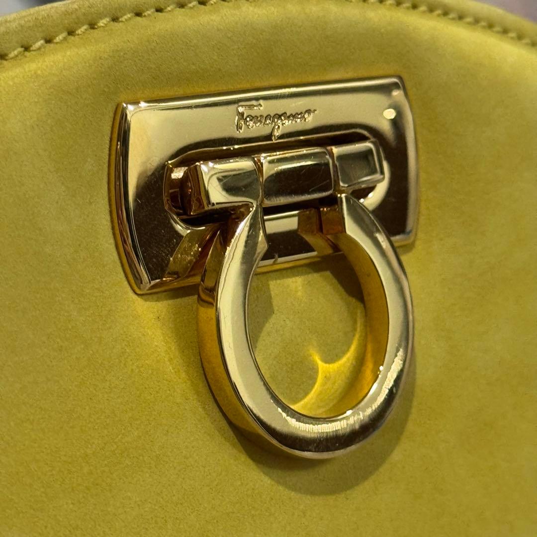 【希少】サルヴァトーレフェラガモ　ヌバックチェーン　ショルダーバッグ ガンチーニ