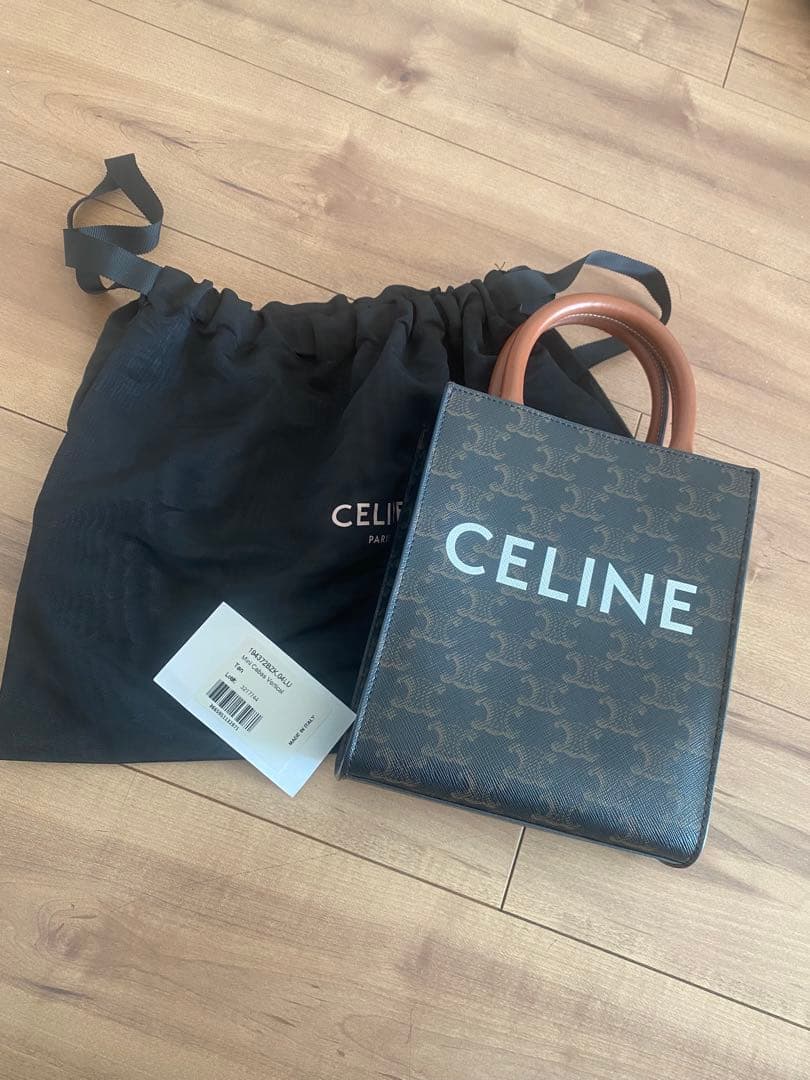 セリーヌ トリオンフ ミニバーティカルカバ