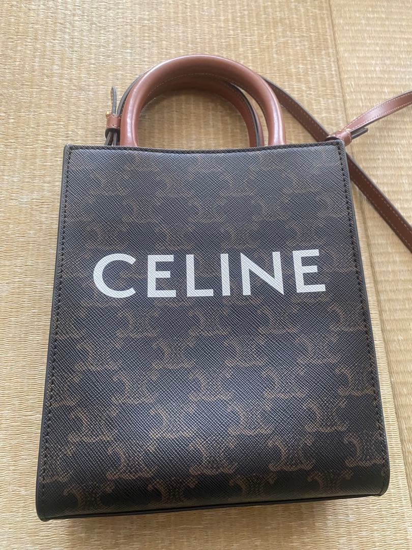 セリーヌ トリオンフ ミニバーティカルカバ