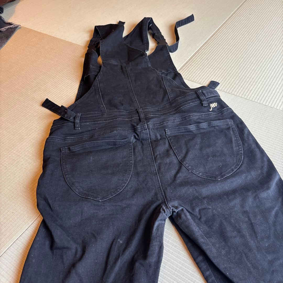 るるむ⭐︎the.mumsie⭐︎ブラックオーバーオールパンツとグレースカート