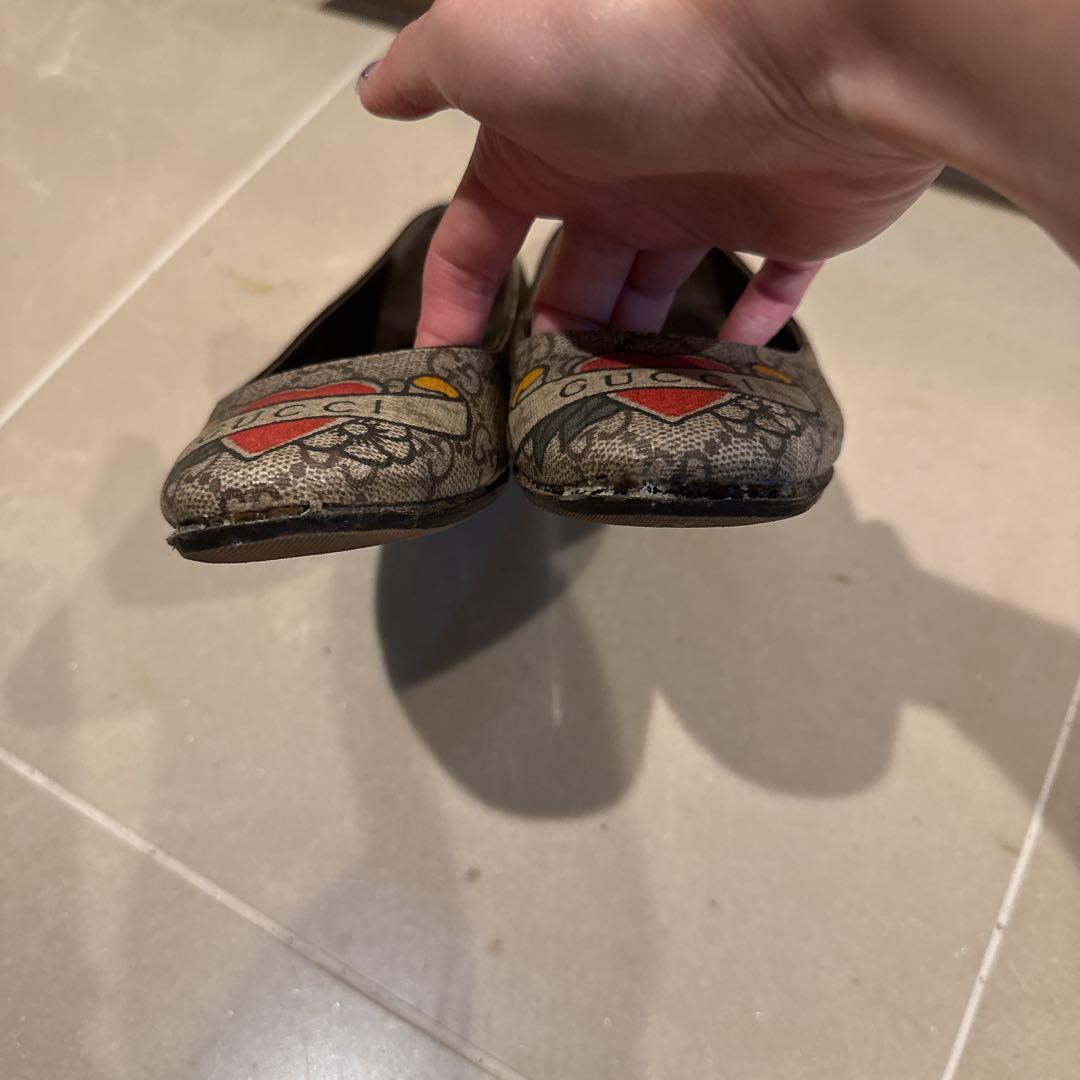 GUCCI フラットシューズ ハートプリント