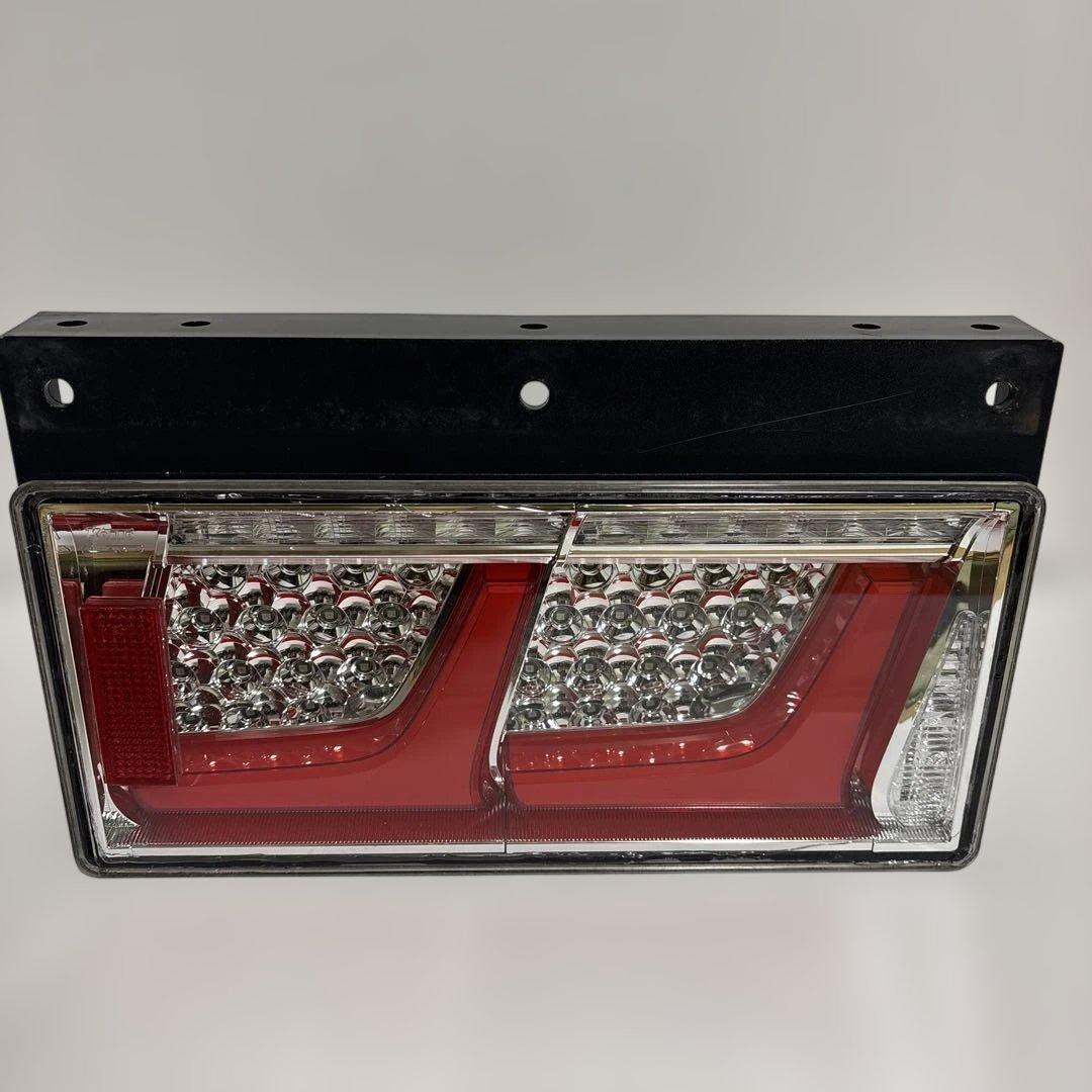 NO32 小糸　トラック用 4t 10t ノーマルタイプ（運転側）右