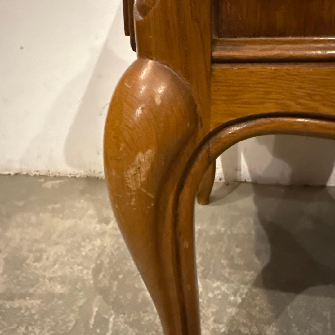 ヴィンテージ　木製サイドテーブル　扉収納付き　猫脚