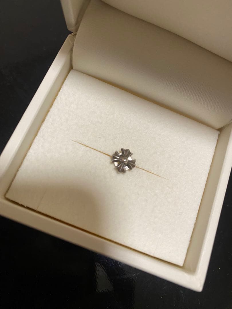 クロムハーツ スタッドピアス ケース付き