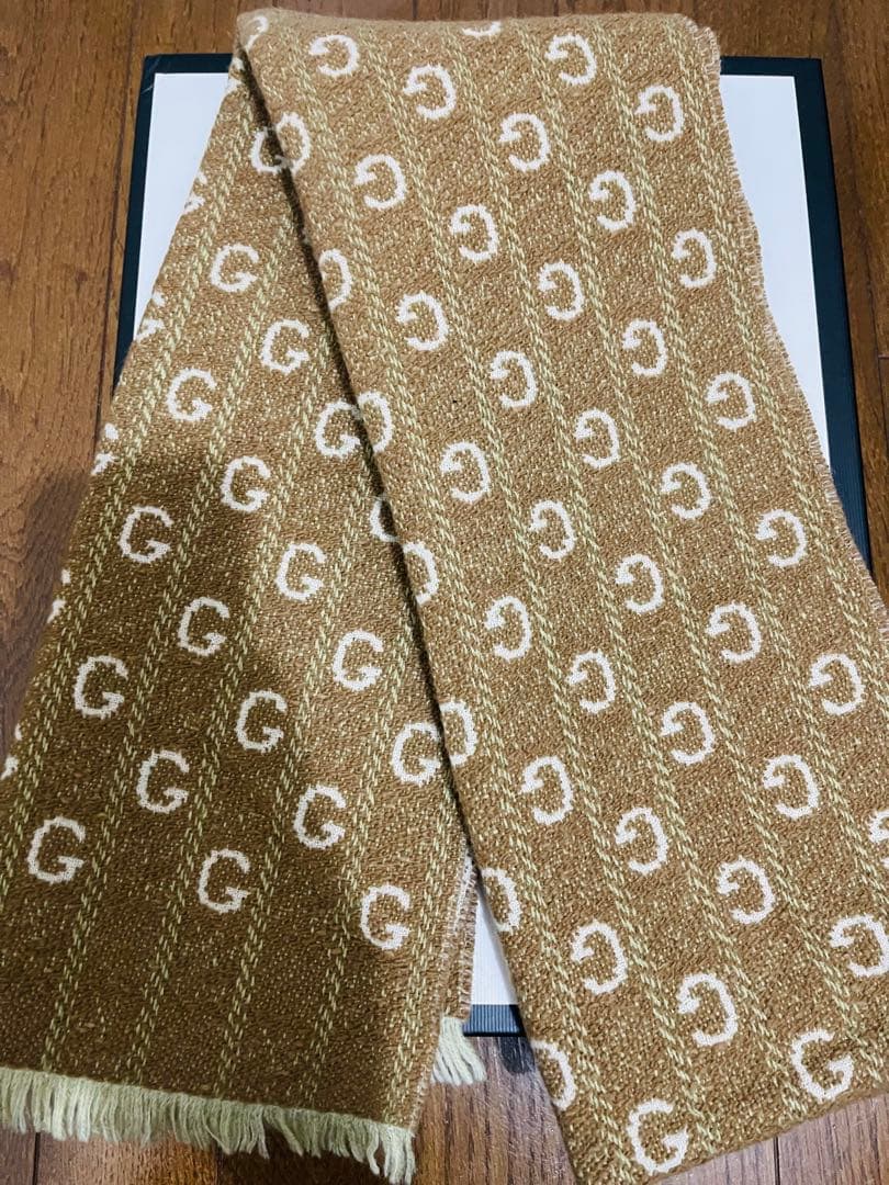 Whiteboo!　GUCCI Gロゴマフラー 他計2本