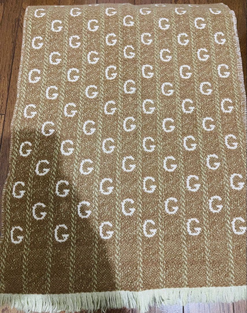 Whiteboo!　GUCCI Gロゴマフラー 他計2本