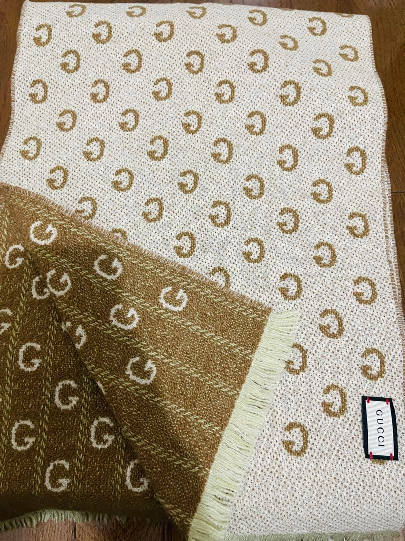 Whiteboo!　GUCCI Gロゴマフラー 他計2本