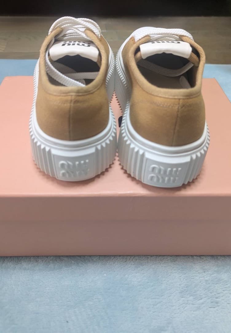 miumiu ベージュ 厚底スニーカー キャンバス