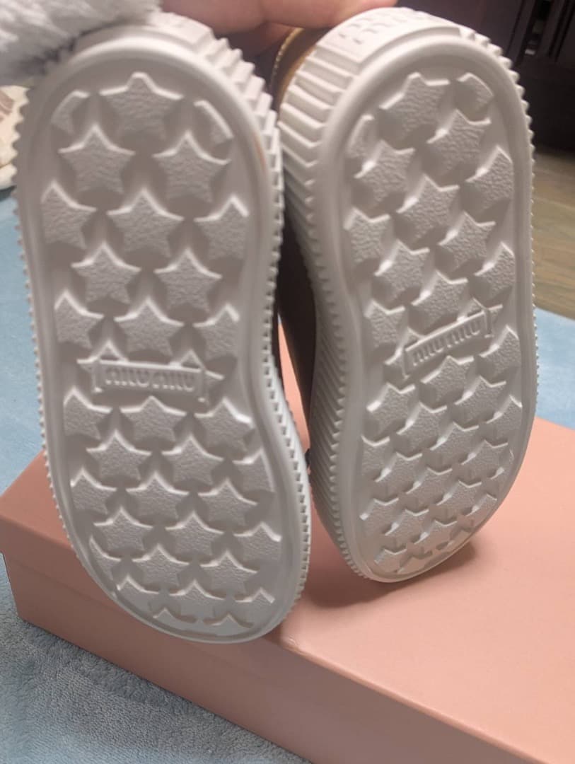 miumiu ベージュ 厚底スニーカー キャンバス