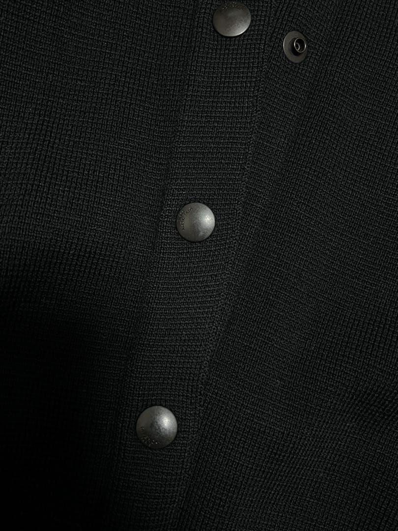 GIVENCHY ブラックスタジャン