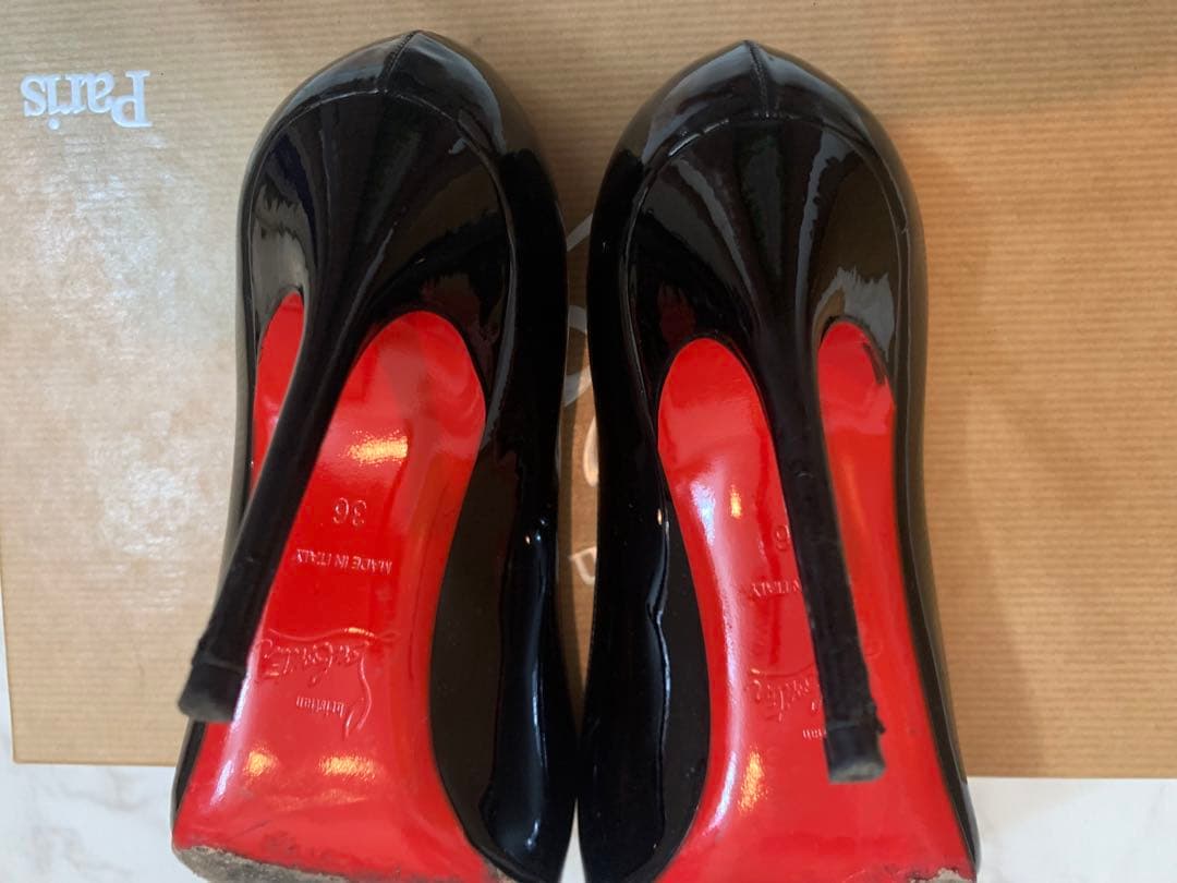 Christian Louboutin 黒 エナメル パンプス