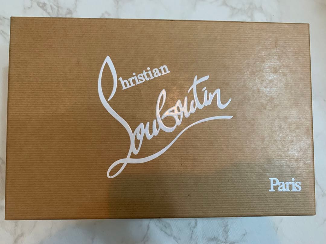 Christian Louboutin 黒 エナメル パンプス