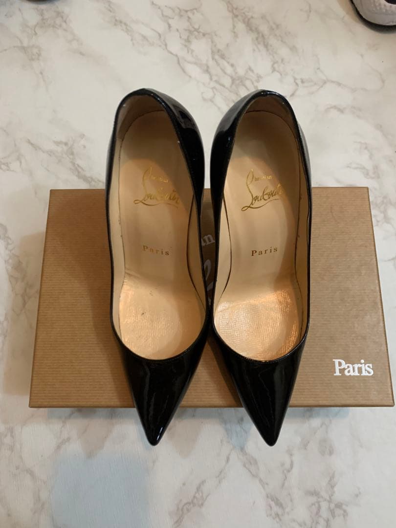 Christian Louboutin 黒 エナメル パンプス