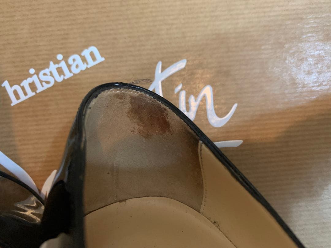 Christian Louboutin 黒 エナメル パンプス