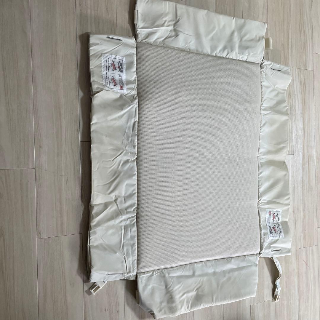 【美品】アップリカ ココネルエアープラス ミルクホワイト系 ベビーベッド