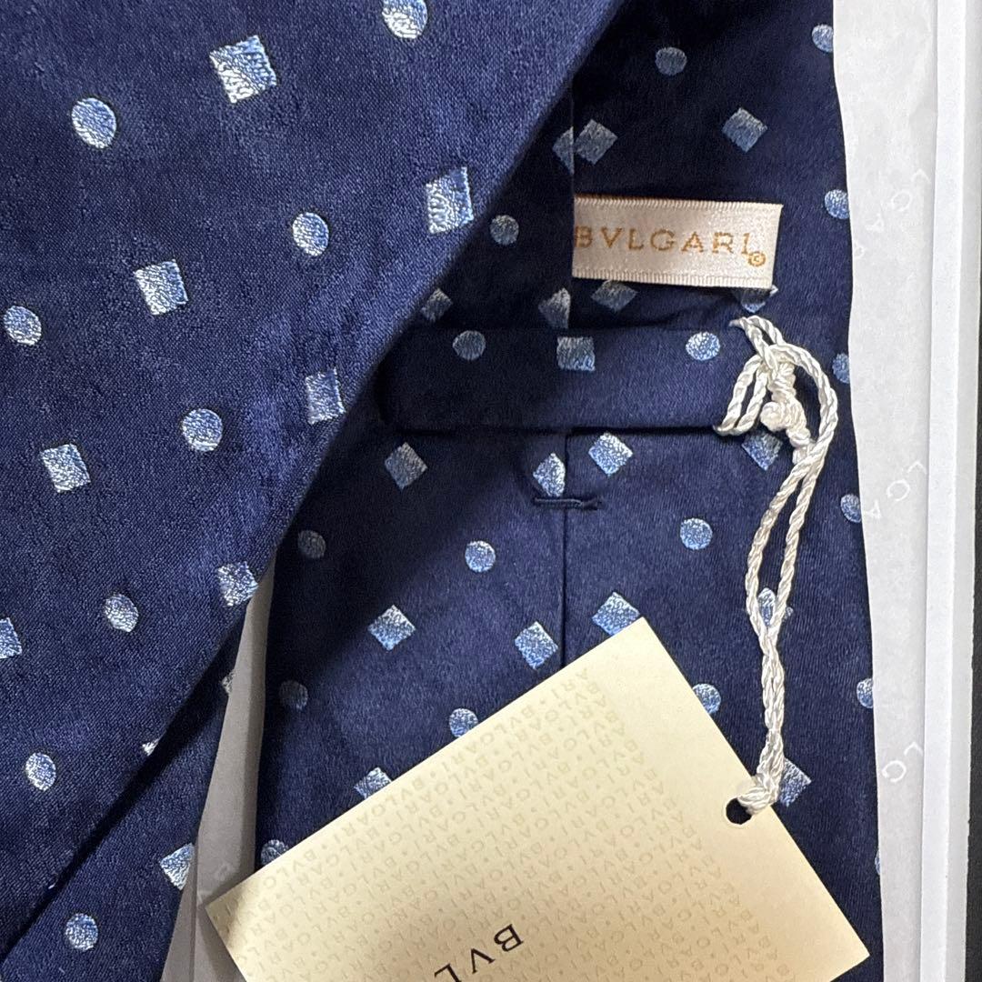未使用タグ付　箱付　ブルガリ　ネクタイ　紺　セッテピエゲ