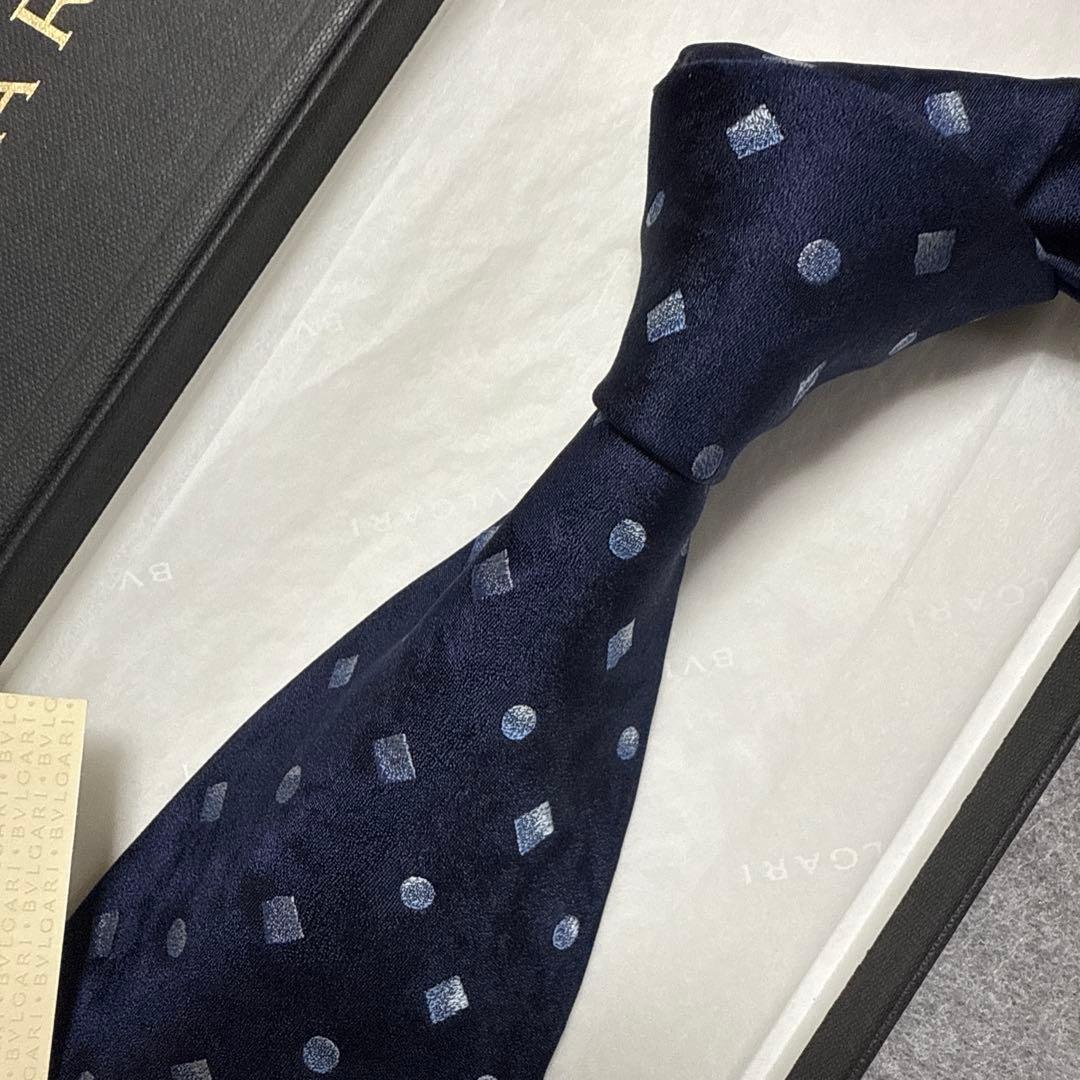 未使用タグ付　箱付　ブルガリ　ネクタイ　紺　セッテピエゲ