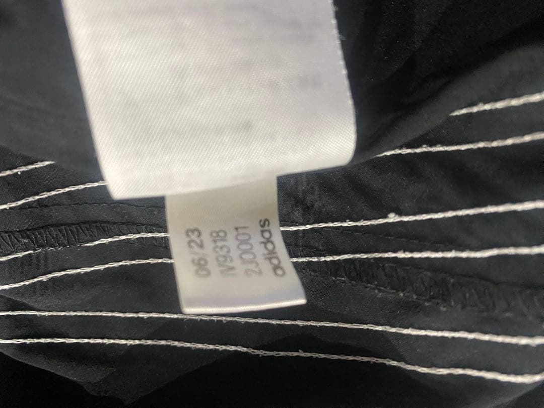 IV9318 adidas Adilenium オーバーサイズ トラックパンツ