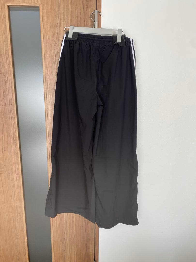 IV9318 adidas Adilenium オーバーサイズ トラックパンツ