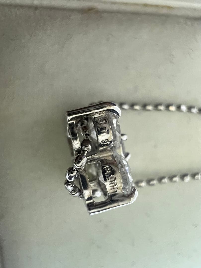 美品　プラチナダイヤモンド0．7カラットネックレス刻印あり