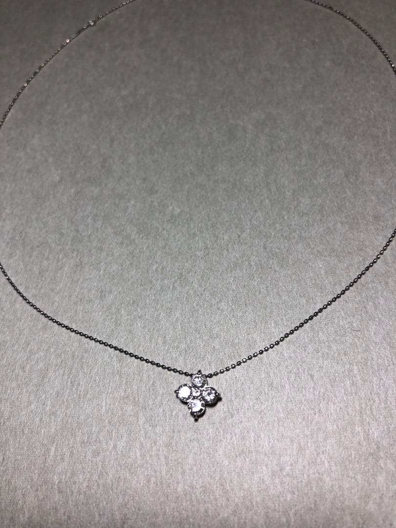 美品　プラチナダイヤモンド0．7カラットネックレス刻印あり
