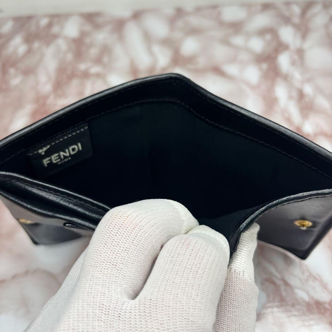 【極美品】FENDI ブラックレザー コンパクトウォレット　折り財布70