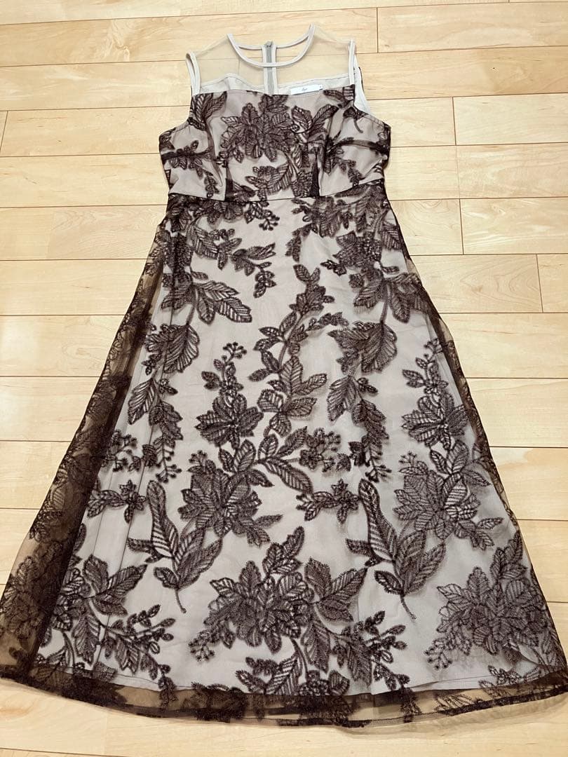 ラ*テ様 【新品タグ付き】LEJA チュールパイピングリーフベルトAラインドレス