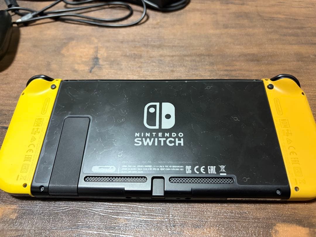 Switch ピカブイ版(SDカード、ケース等おまけ付き)