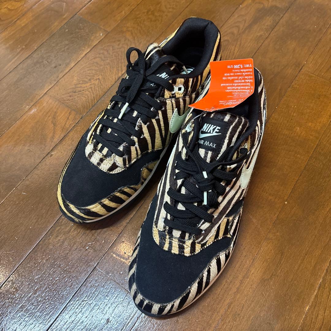 NIKE Air Max ゼブラ柄シューズ